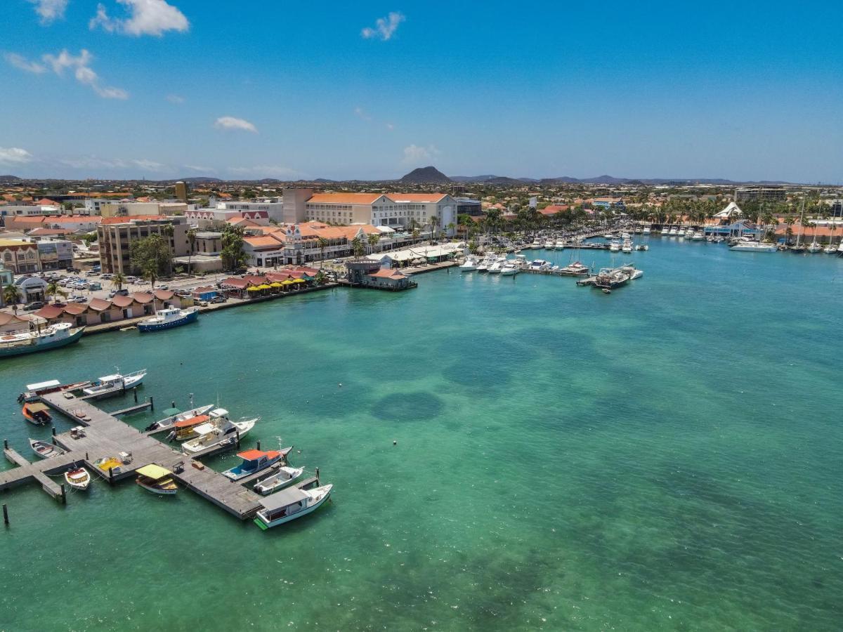 Stylish Luxury Condo, Location, Ocean View, Pool * Oranjestad