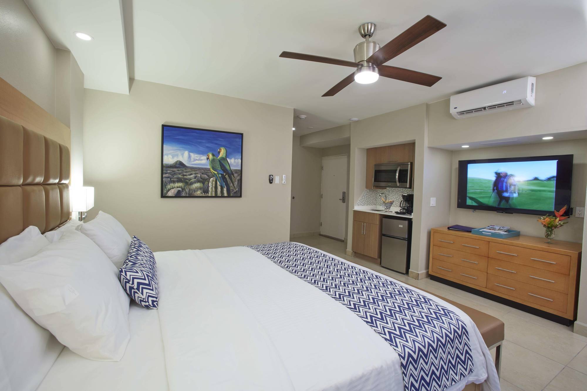 - Divi Dutch Village Resort 4*