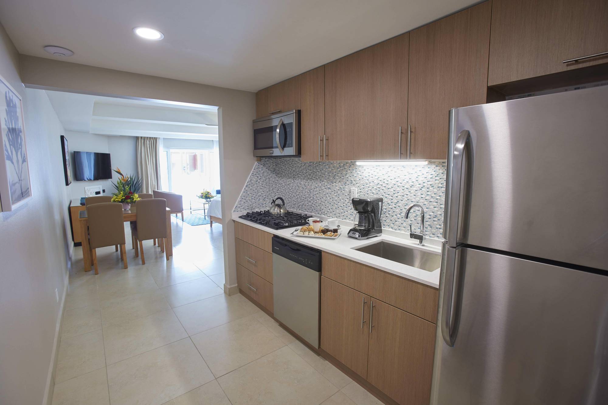 - Divi Dutch Village 4*