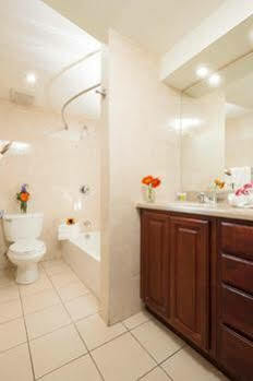 - Divi Dutch Village 4*