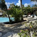 Casalina Garden 2 Blocks To Palm Beach & Kitesurfing School