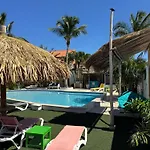 Casalina Garden 2 Blocks To Palm Beach & Kitesurfing School