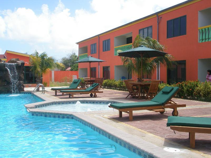 Del Rey Apartment *