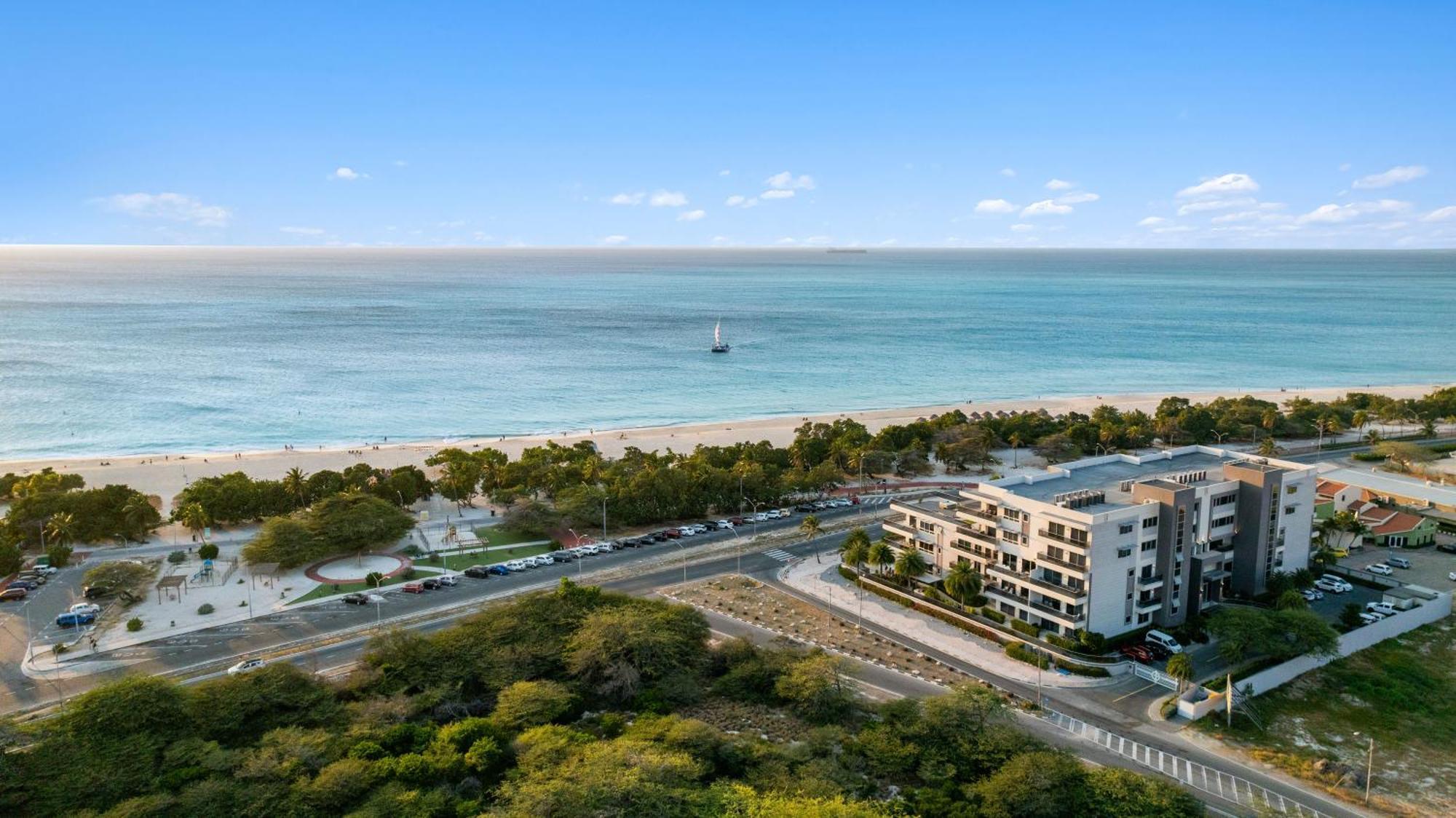 O Beachfront Residences, By Bocobay Aruba Apartamento Palm Beach