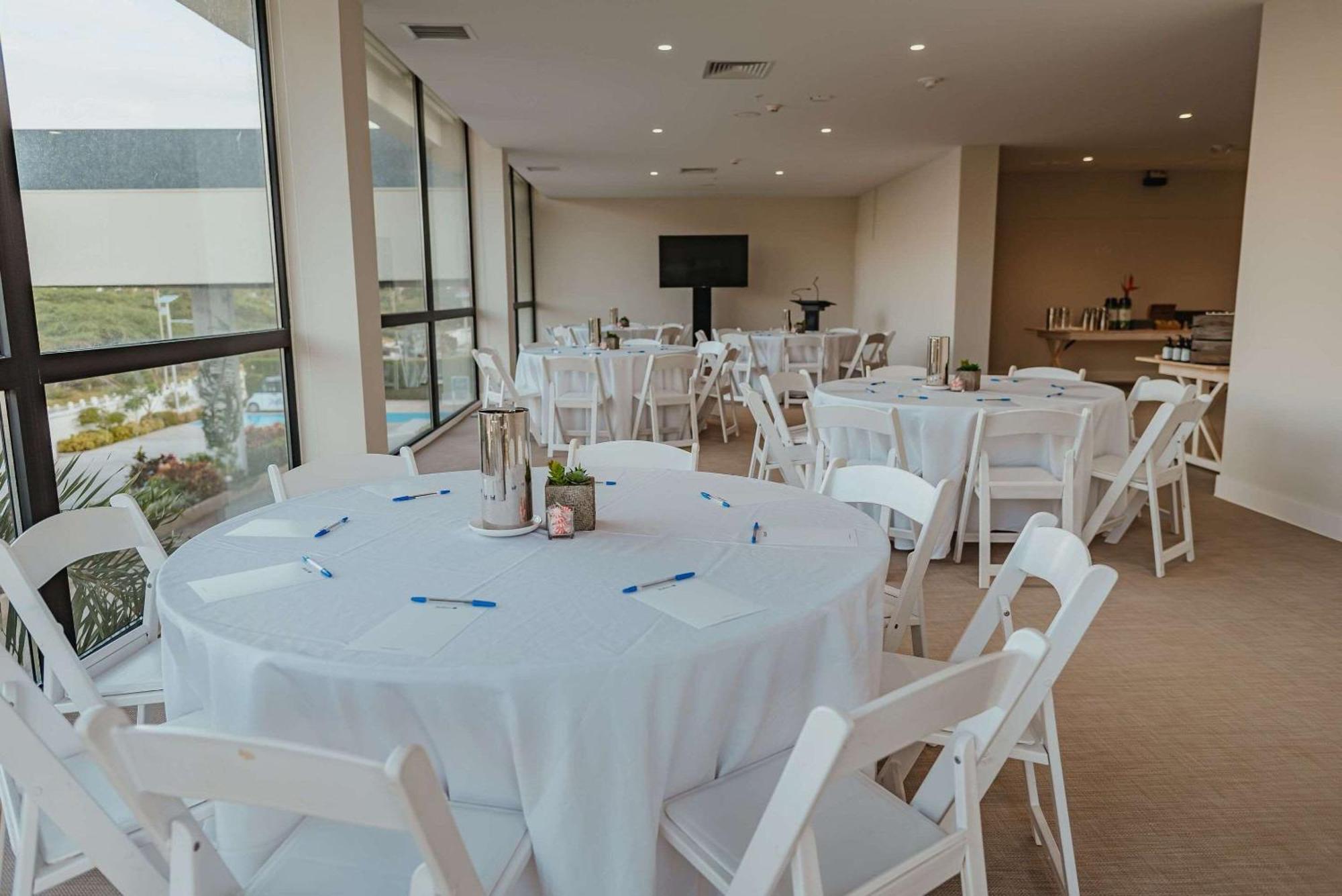 Radisson Blu Aruba Palm Beach