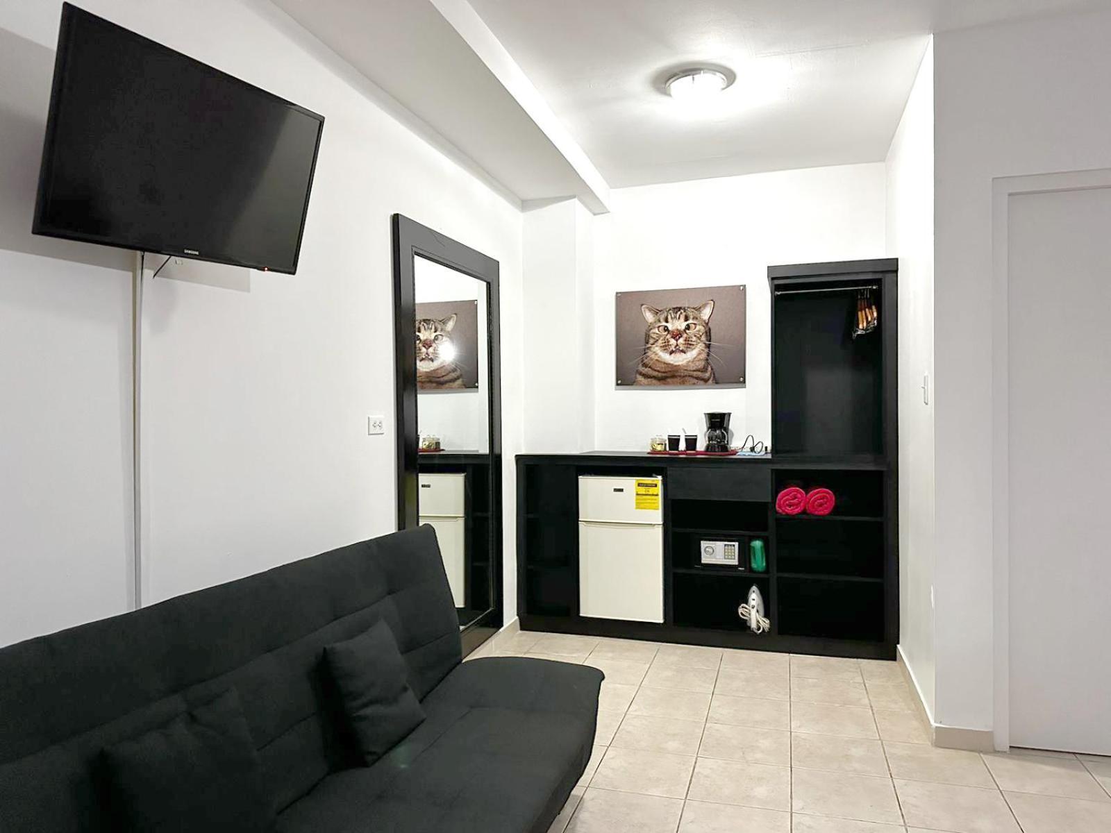 Apartment Ladybugs Palm Beach