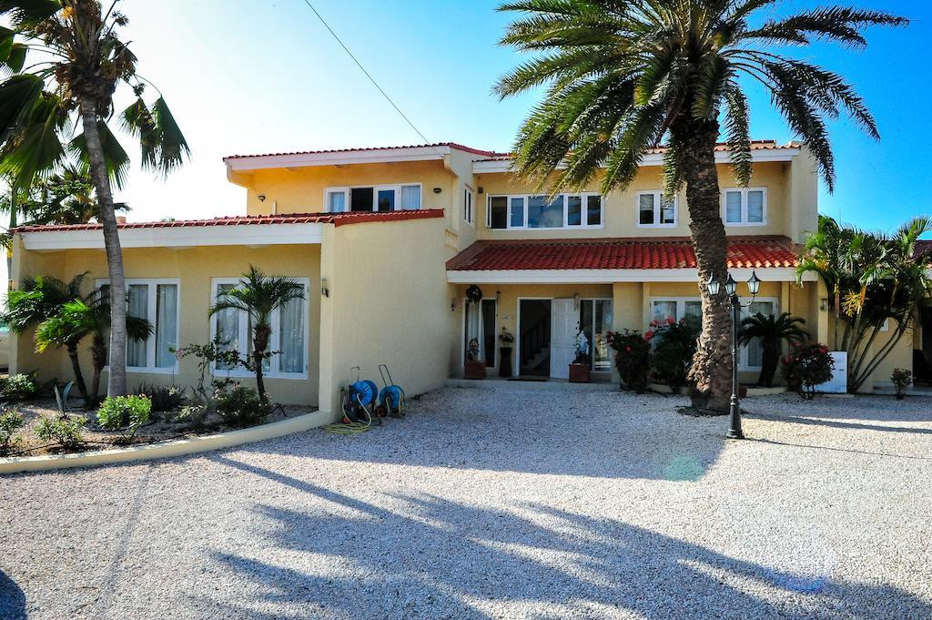 Apartment Paradise & Oranjestad