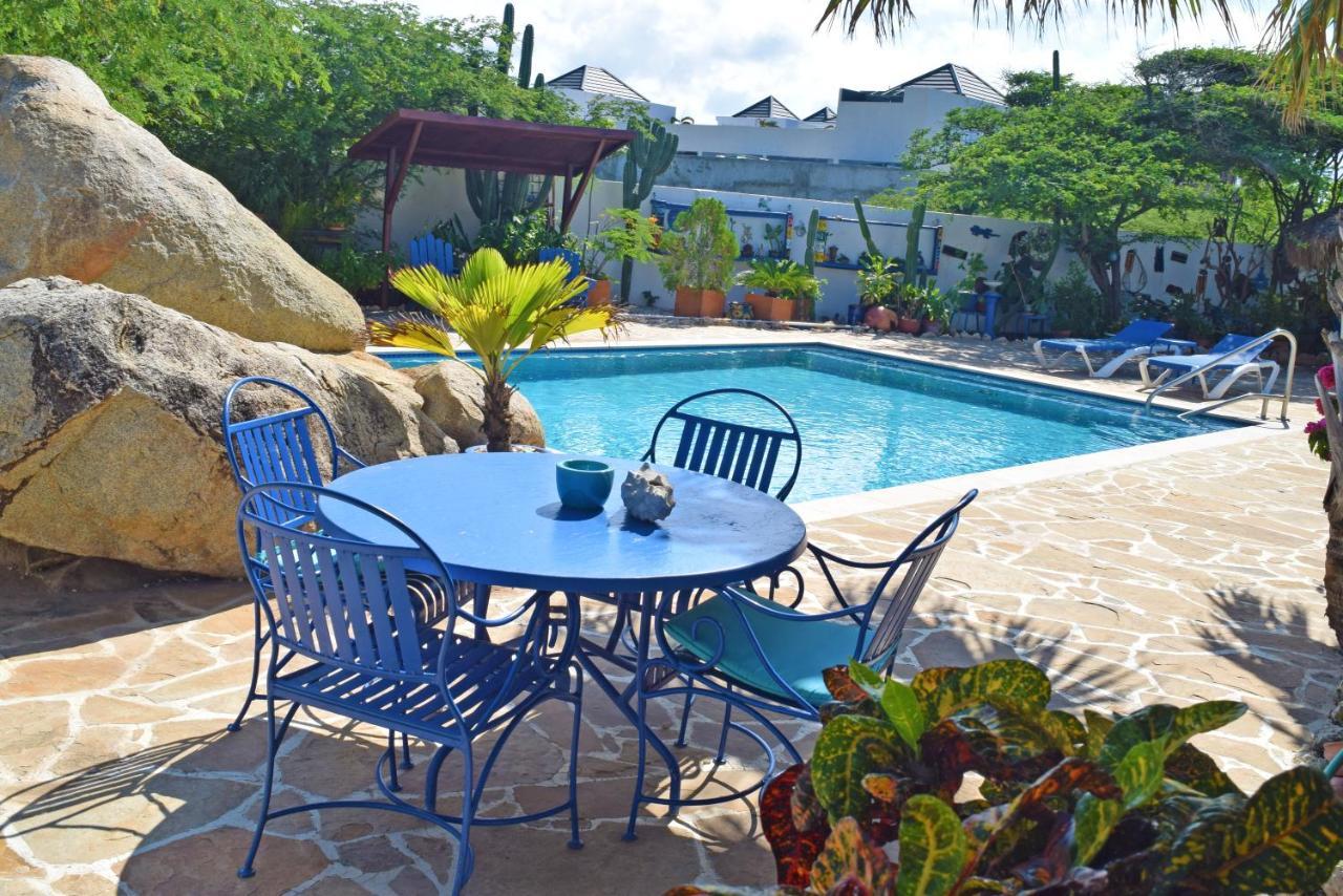 Bougainvillea Aruba, The Tango Palm Beach