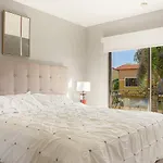 Incredible House In Gold Coast With Private Jacuzzi New Remodeling