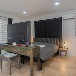 Lama Y Solo Unique Private Room Walking Distance To The Beach
