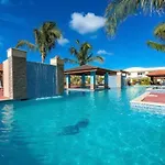 Affordable Family Apartment Only 350 Yards From Eagle Beach