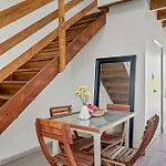 Anate Beach Apartments, Mangel Alto