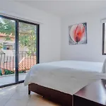 Gold Coast Elegance With Private Pool