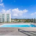 Luxury Ocean Views Condo In Palm Beach