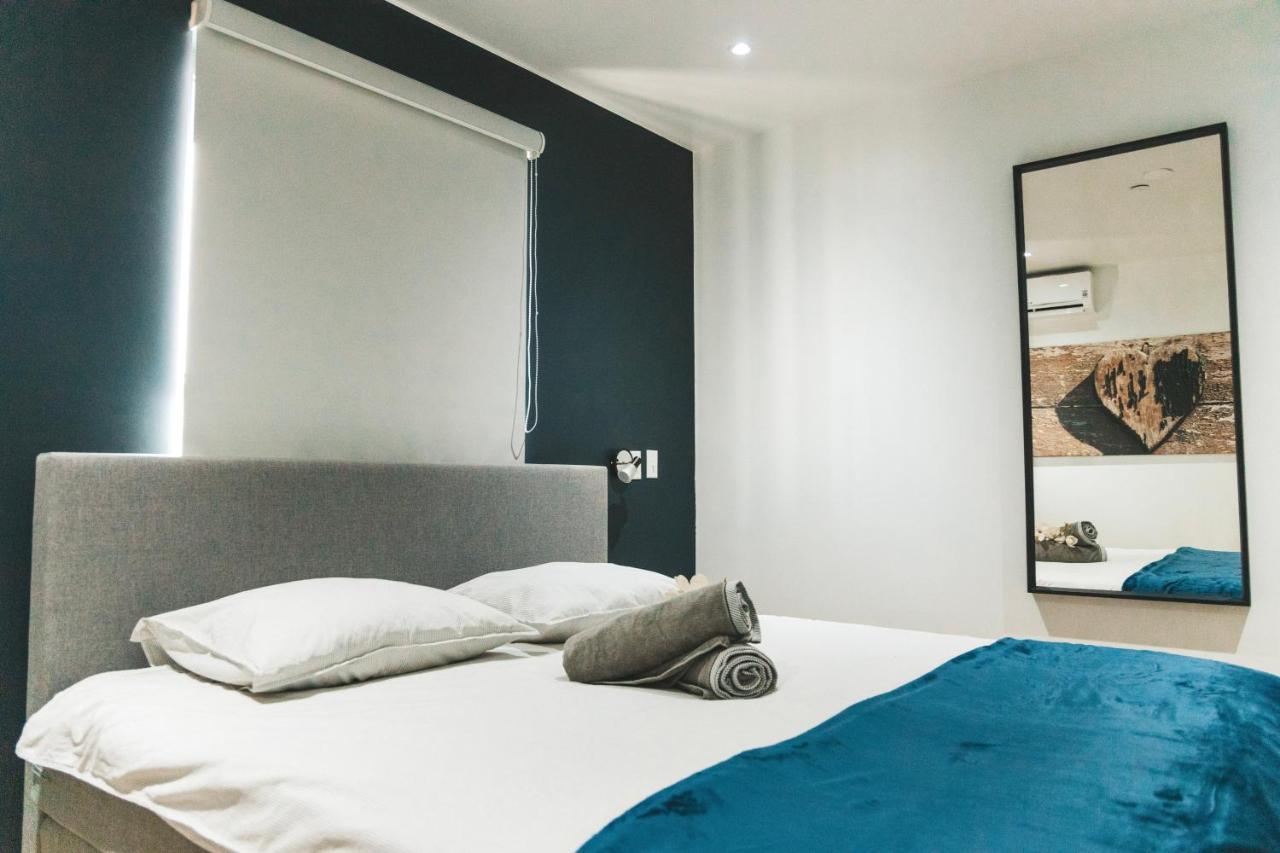 Gray Door - Adults Only Apartment Palm Beach
