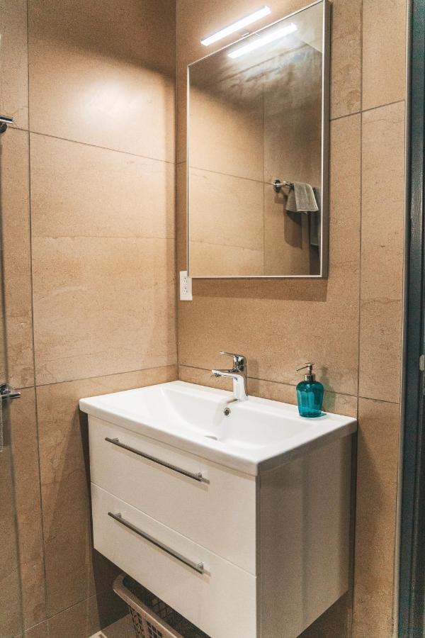 Gray Door - Adults Only Apartment Palm Beach