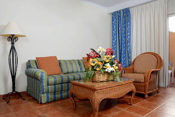 Punto Di Oro Aparthotel 2*