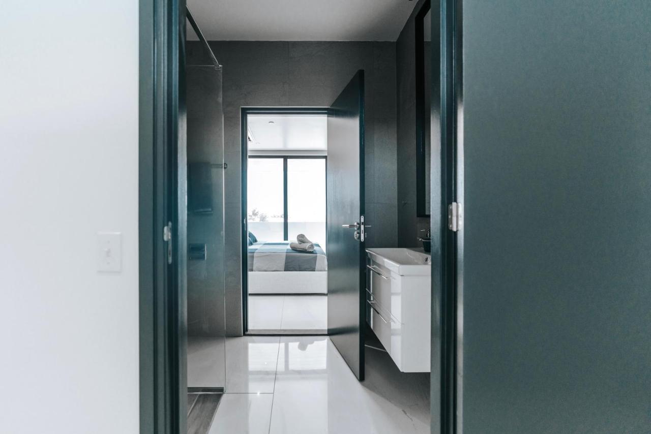 Gray Door - Adults Only Apartment *