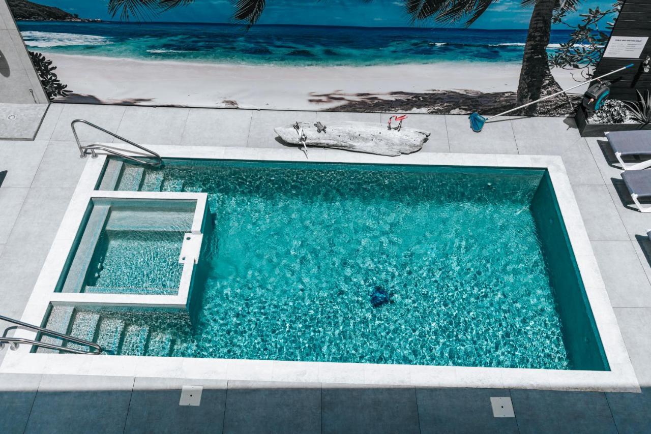 Gray Door - Adults Only Apartment Palm Beach