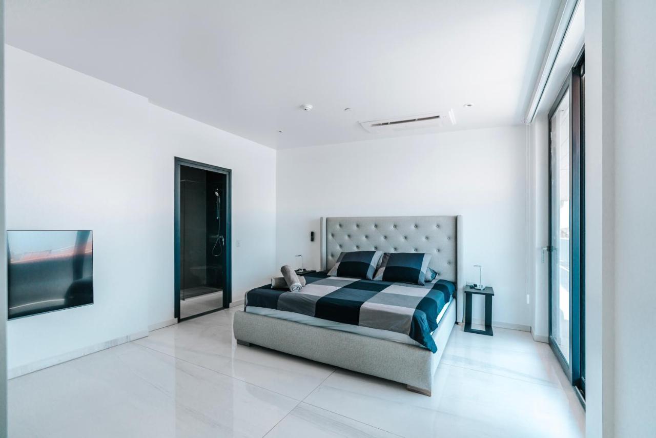 Gray Door - Adults Only Apartment *