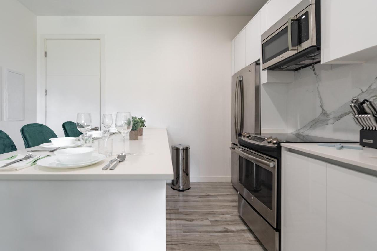 Luxury Ocean Views In Palm Apartment