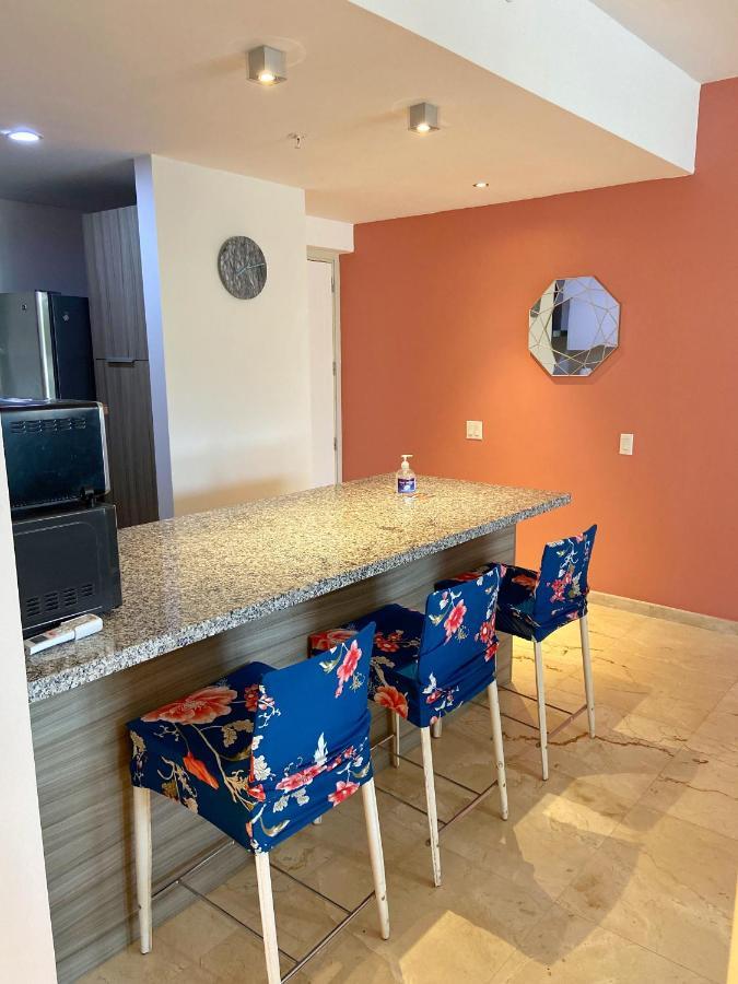 Isla Bonita Tropical 107 Apartment Palm Beach