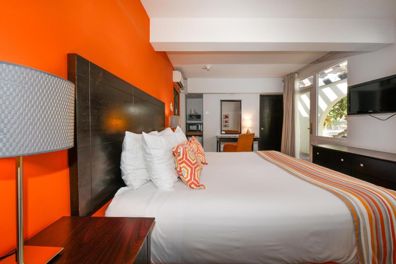 Talk Of The Town & Club By Gh Hotel