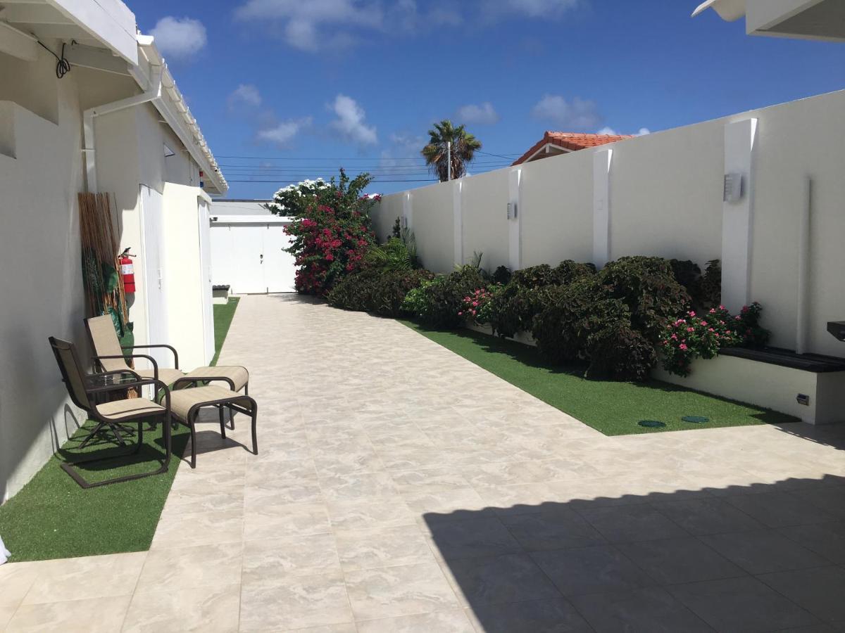 Hotel Yoyita Aruba Palm Beach
