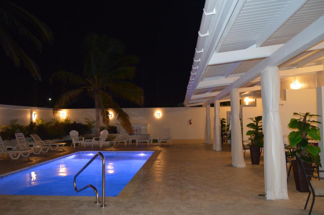 Yoyita Aruba * Palm Beach