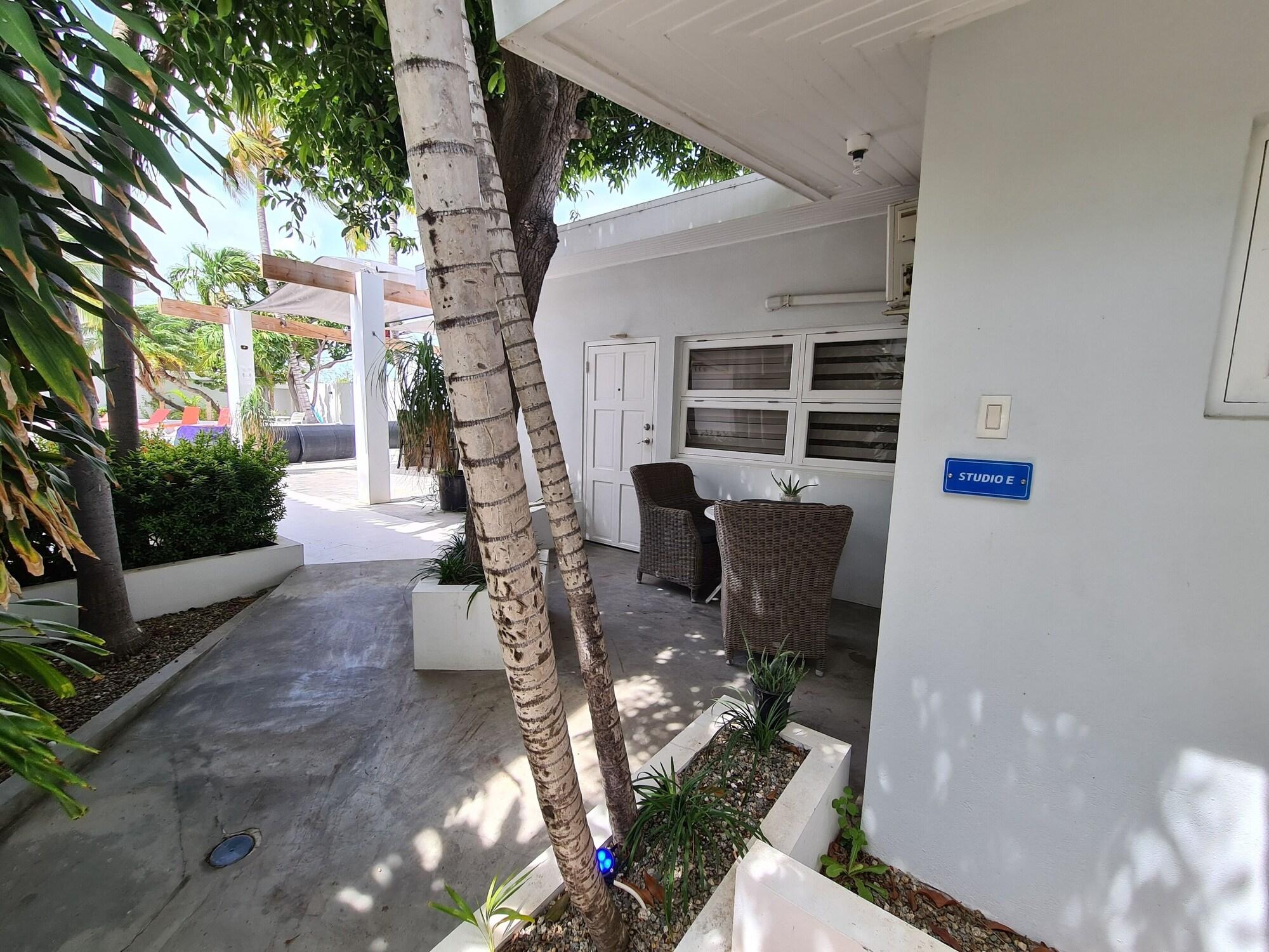 & Apartment *
