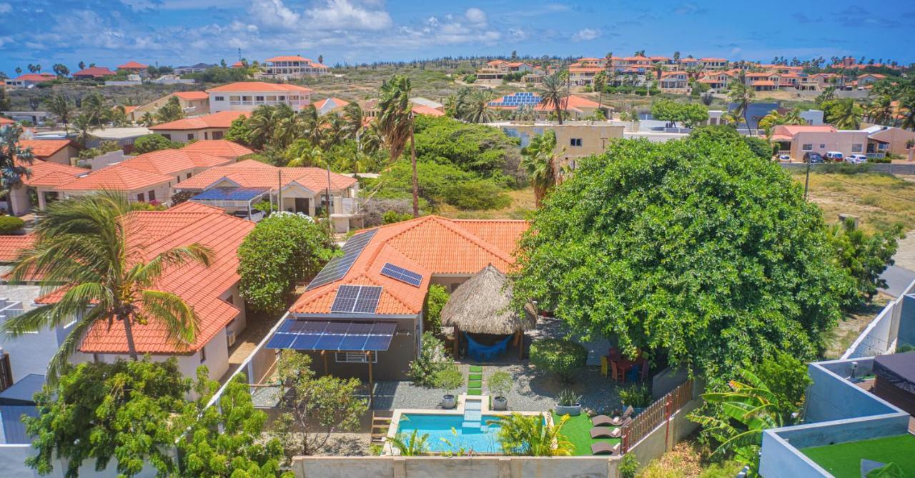 Guest house Y Solo Unique Private Walking Distance To The Palm Beach