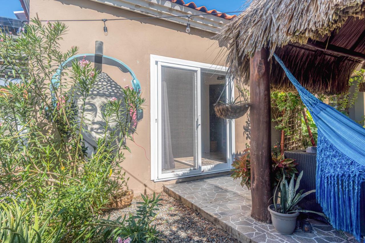 Guest house Y Solo Unique Private Walking Distance To The Palm Beach