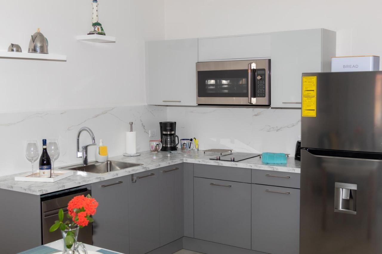 New! Cozy 1 Bedroom Condo- Gold Coast, Noord Aruba * Palm Beach