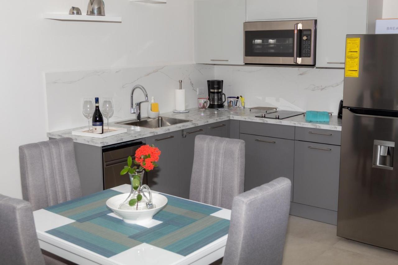New! Cozy 1 Bedroom Condo- Gold Coast, Noord Aruba * Palm Beach