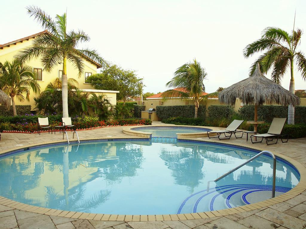 Gold Coast Luxury One Floor Apartment *