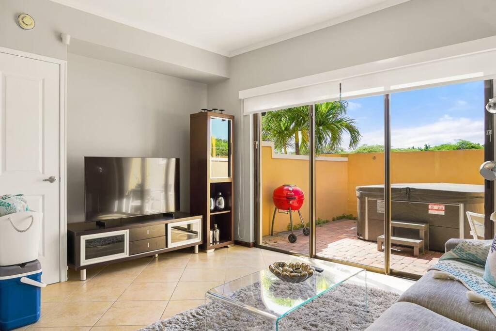 Incredible House In Gold Coast With Private Jacuzzi New Remodeling Palm Beach