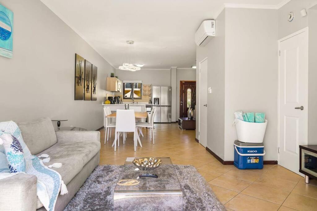 Incredible House In Gold Coast With Private Jacuzzi New Remodeling * Palm Beach