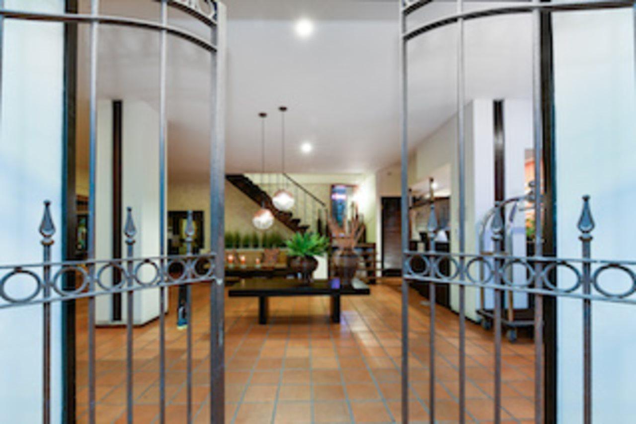 Talk Of The Town & Club By Gh Hotel Oranjestad