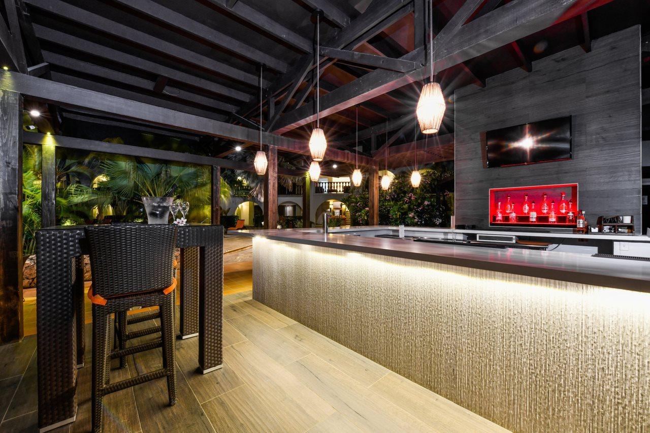 Hotel Talk Of The Town & Club By Gh Oranjestad