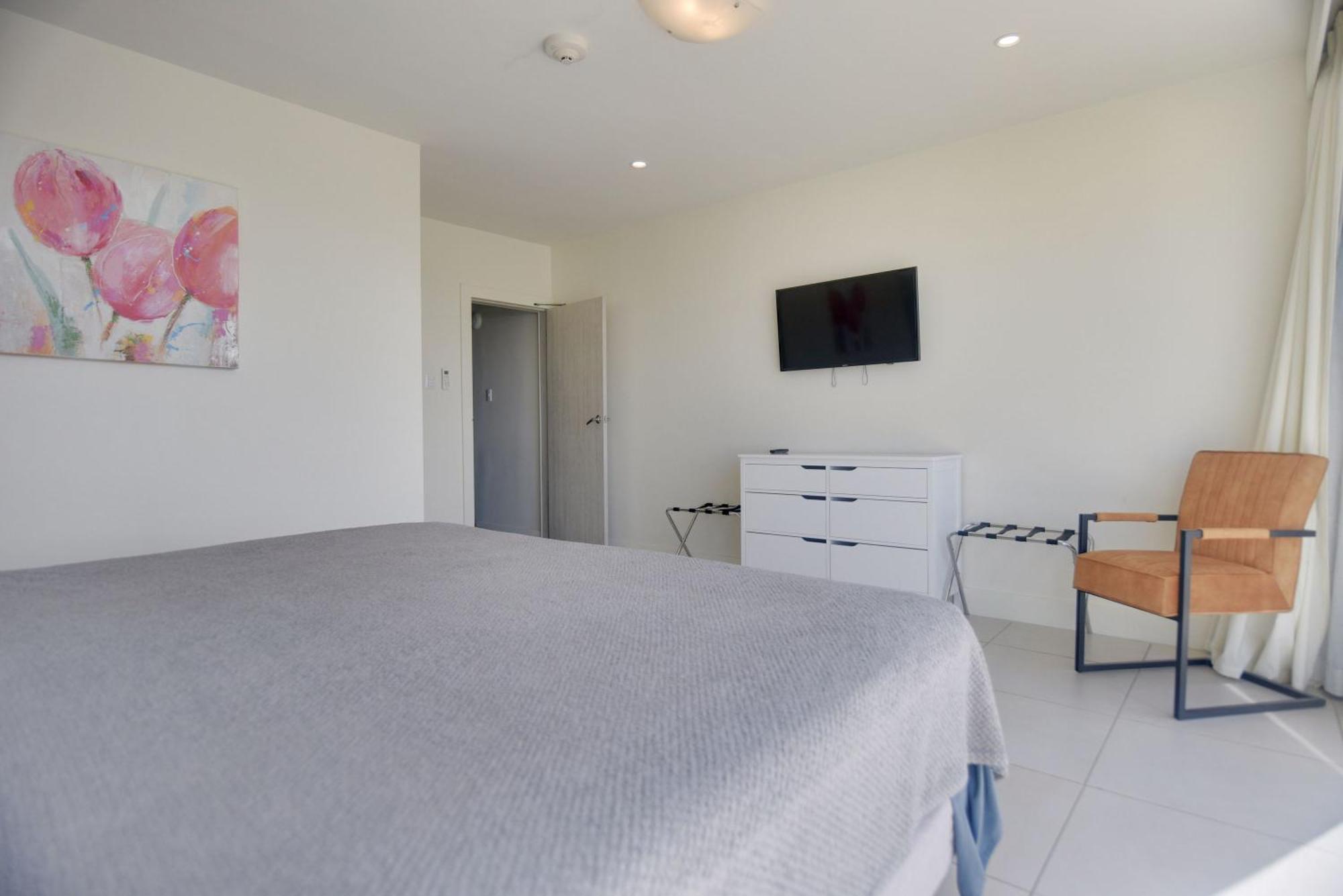 New ! Islas # 8 Apartment Palm Beach
