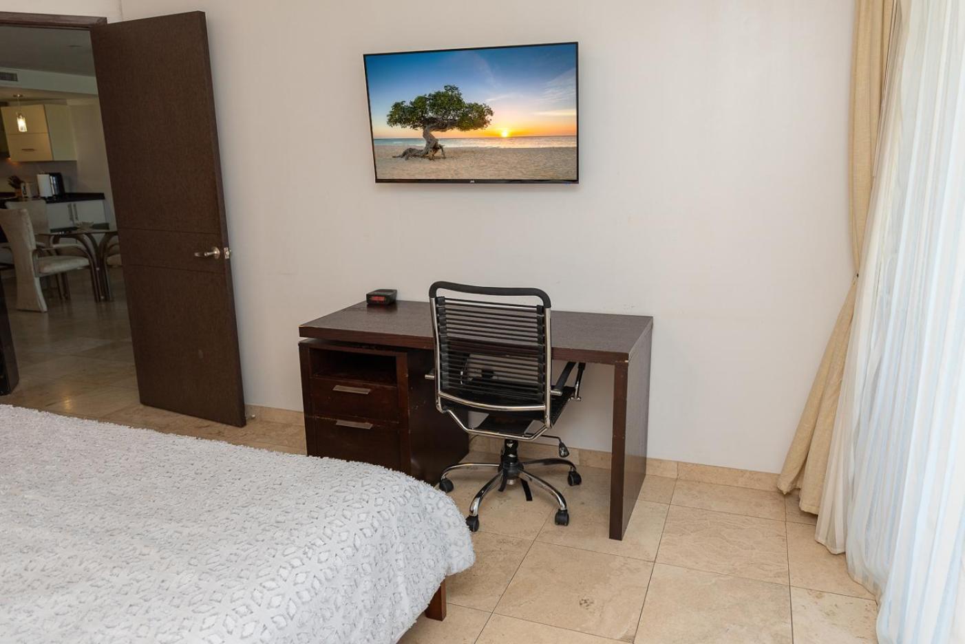 Star Oasis Apartment Palm Beach