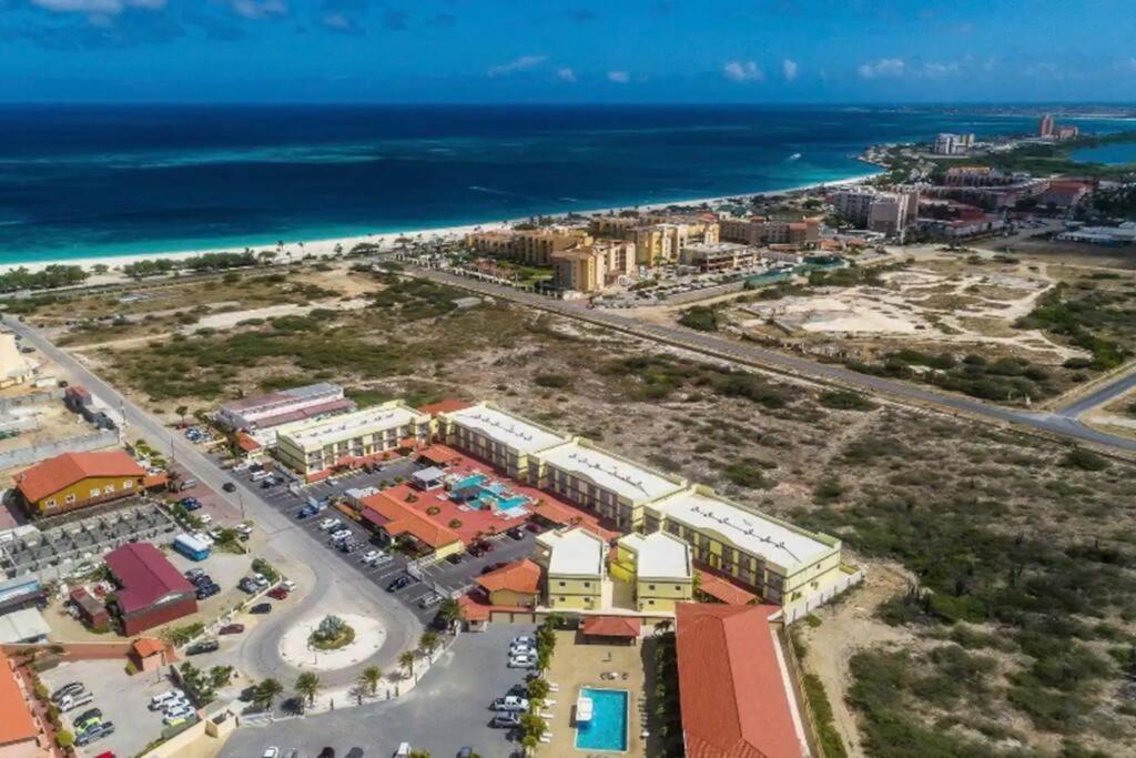 Affordable Family Only 350 Yards From Eagle Apartment Palm Beach