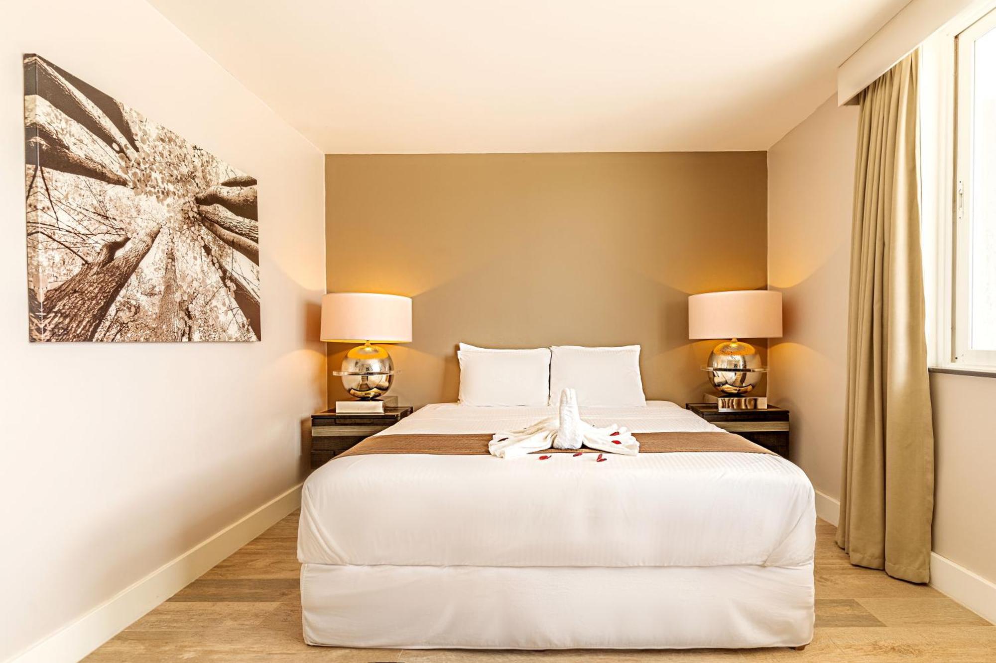 Large Luxury On Palm Palm Beach