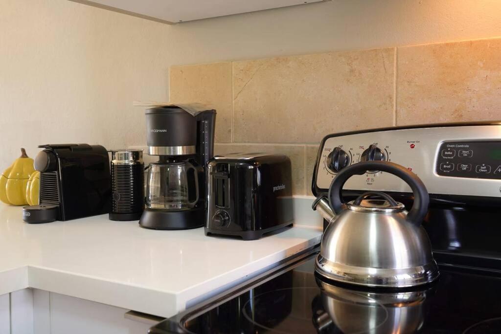 Incredible House In Gold Coast With Private Jacuzzi New Remodeling Palm Beach