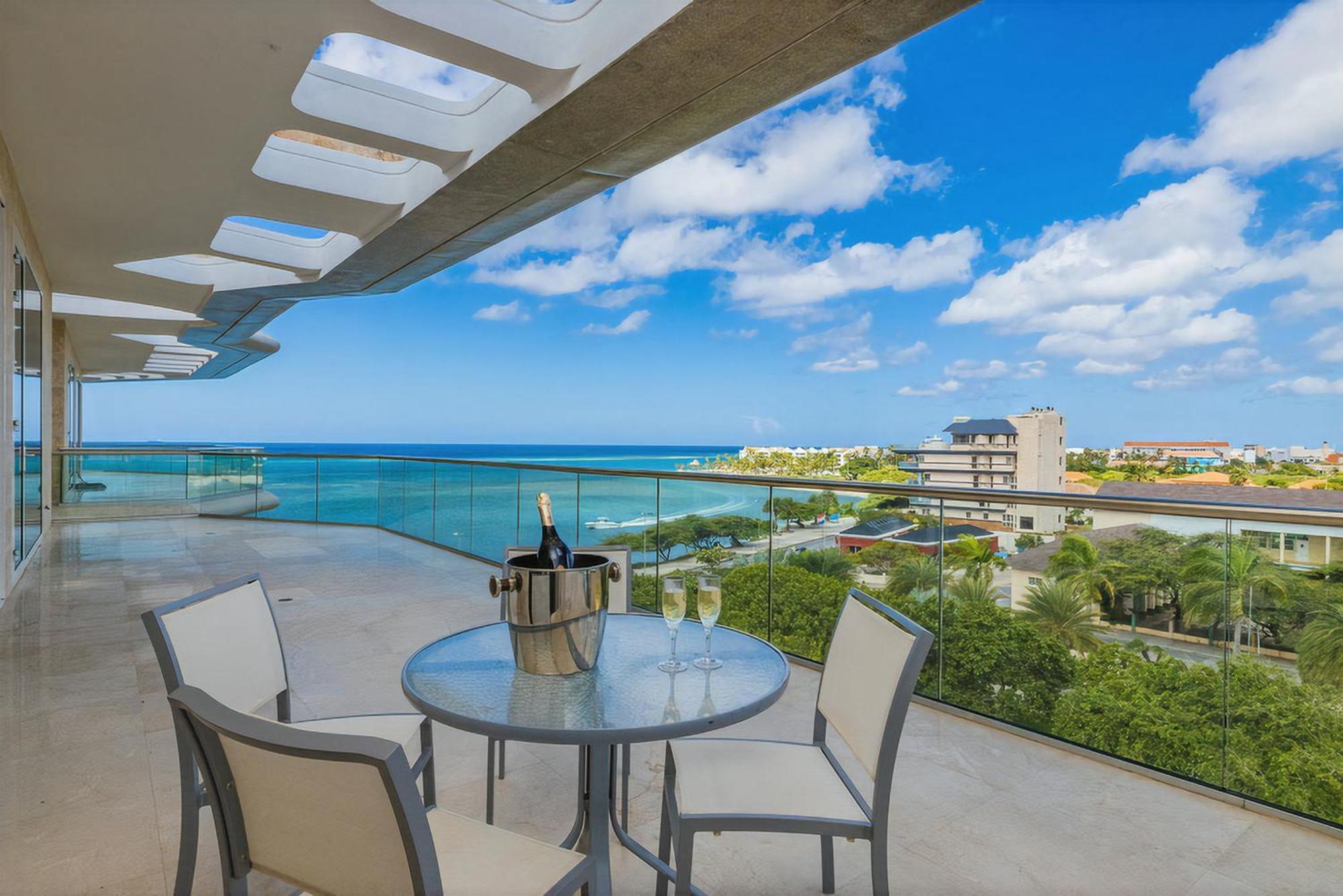 Coral 15: Oceanfront Penthouse With Private Pool And Theater Apartment