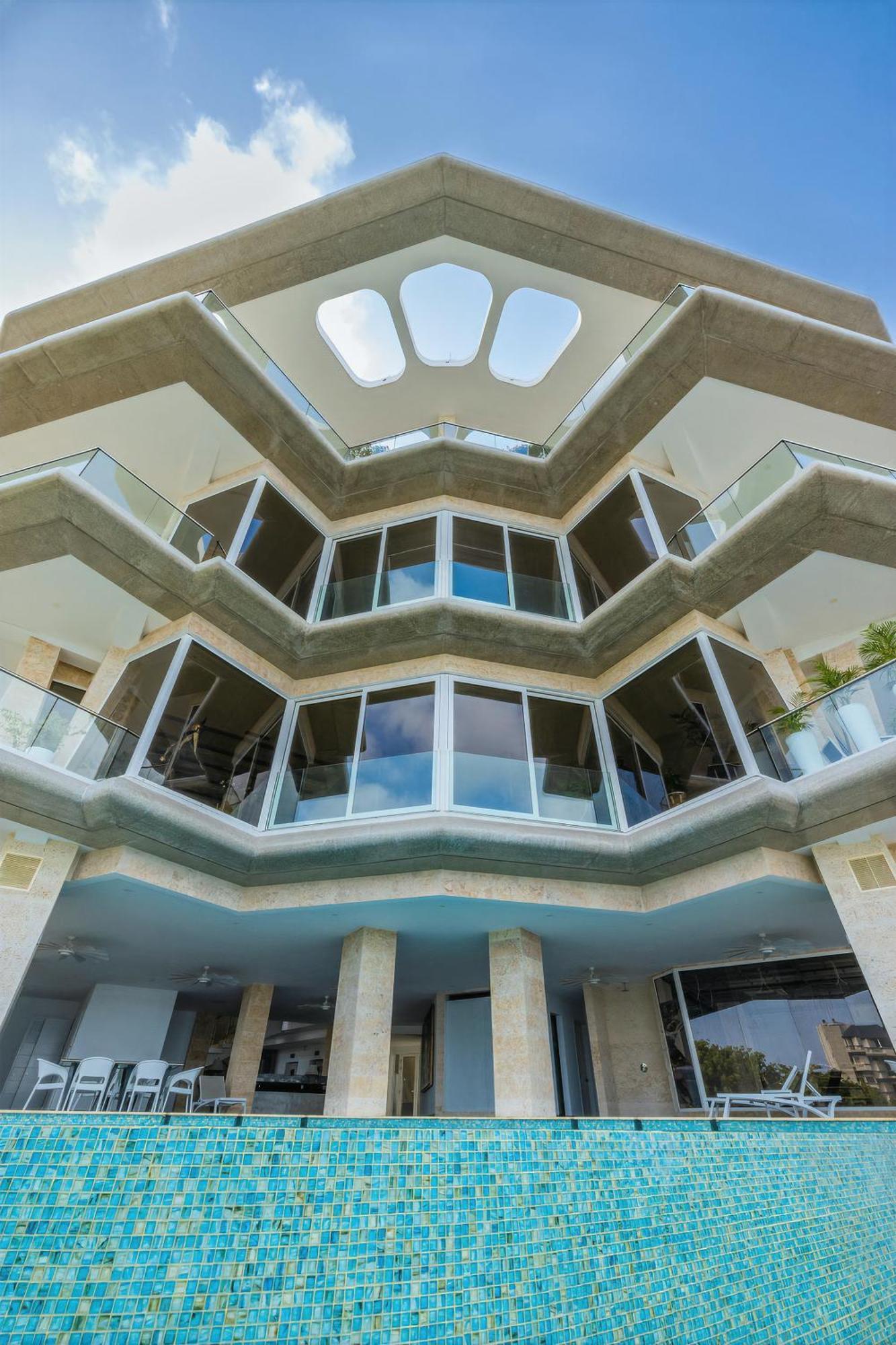 Apartment Coral 15: Oceanfront Penthouse With Private Pool And Theater Oranjestad