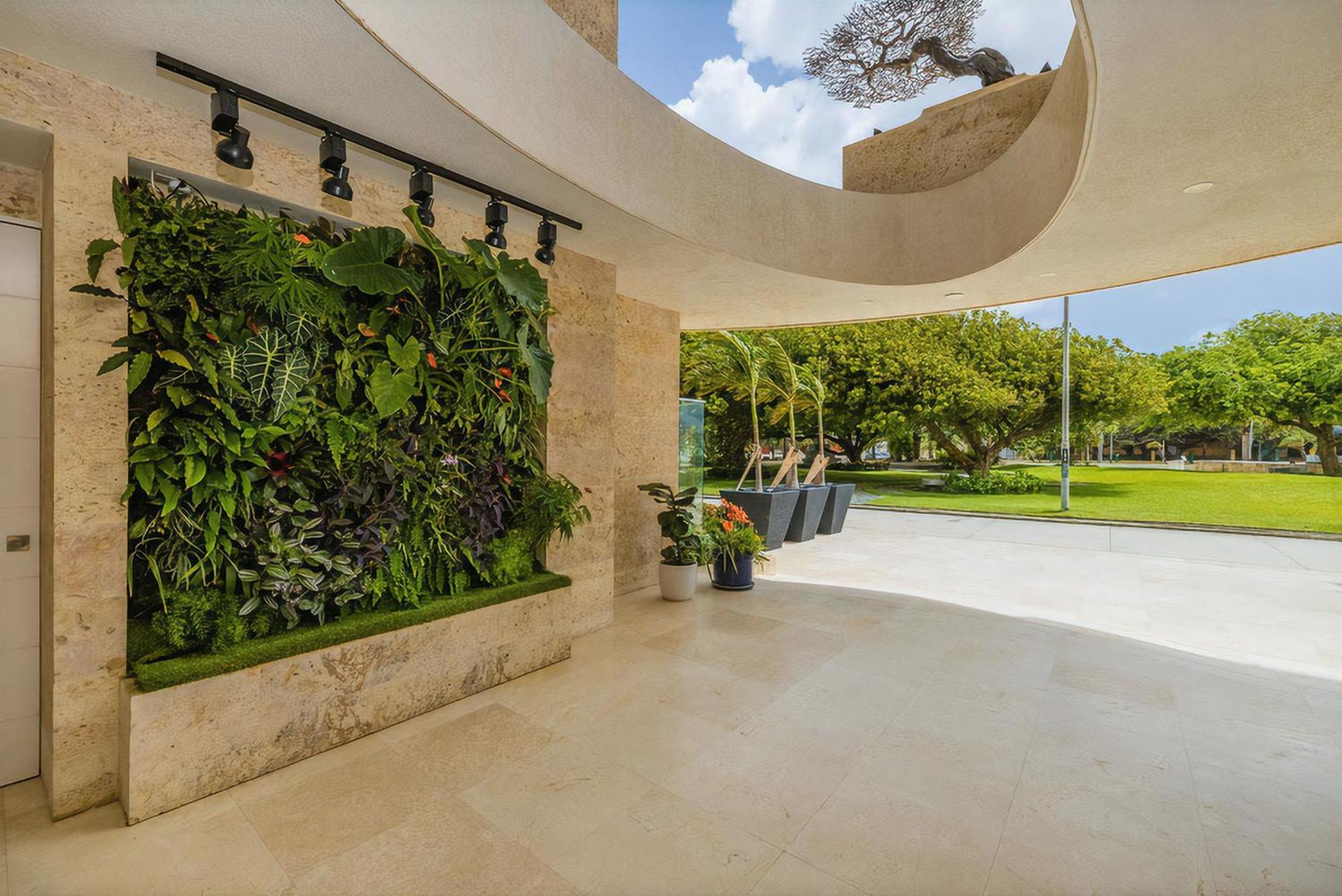 Coral 15: Oceanfront Penthouse With Private Pool And Theater Apartment