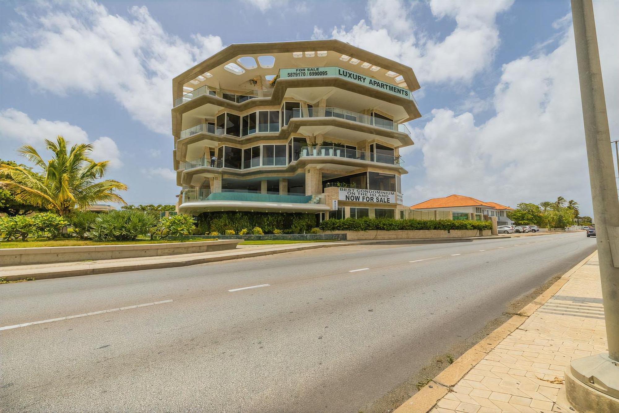 Apartment Coral 15: Oceanfront Penthouse With Private Pool And Theater *