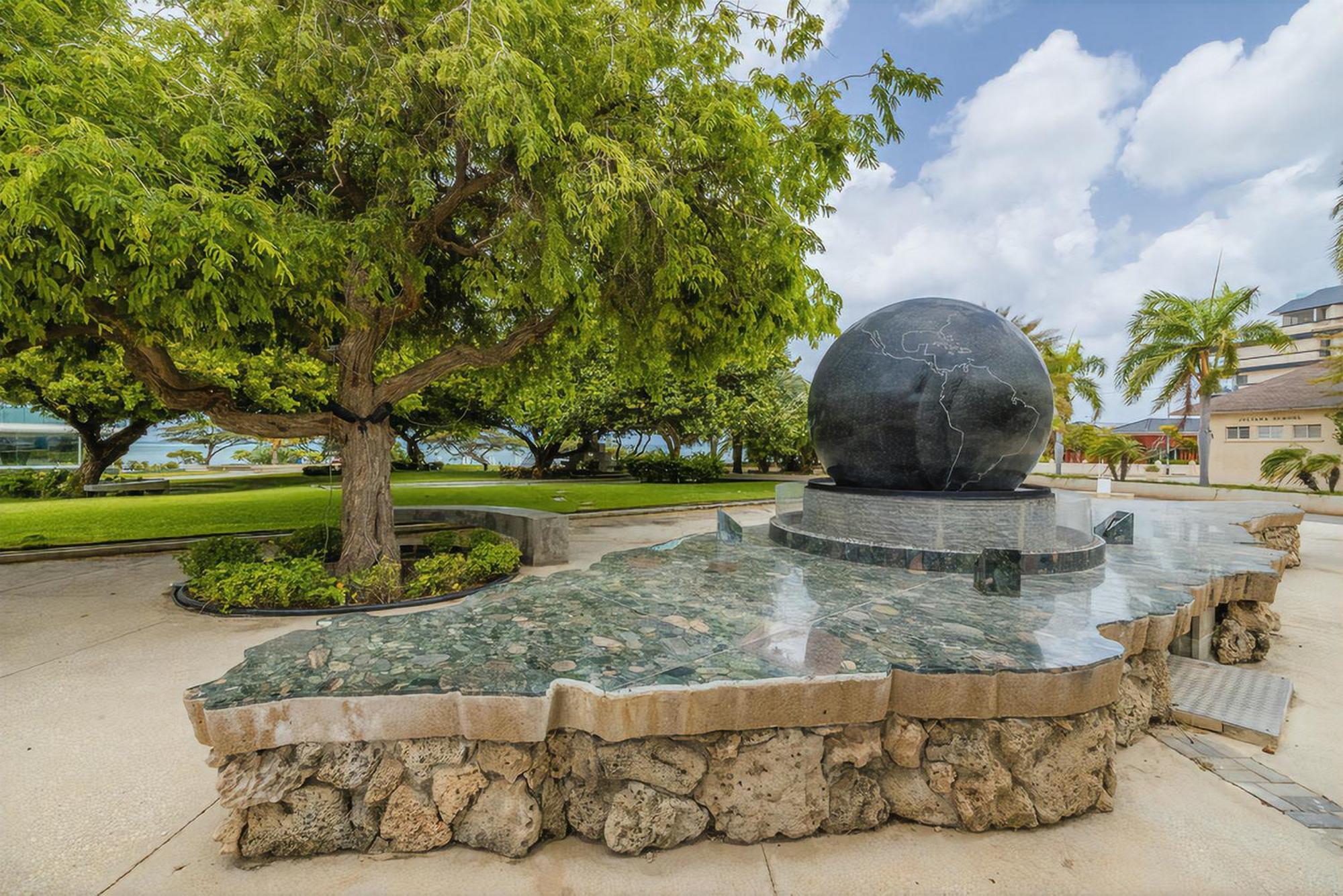 Coral 15: Oceanfront Penthouse With Private Pool And Theater *