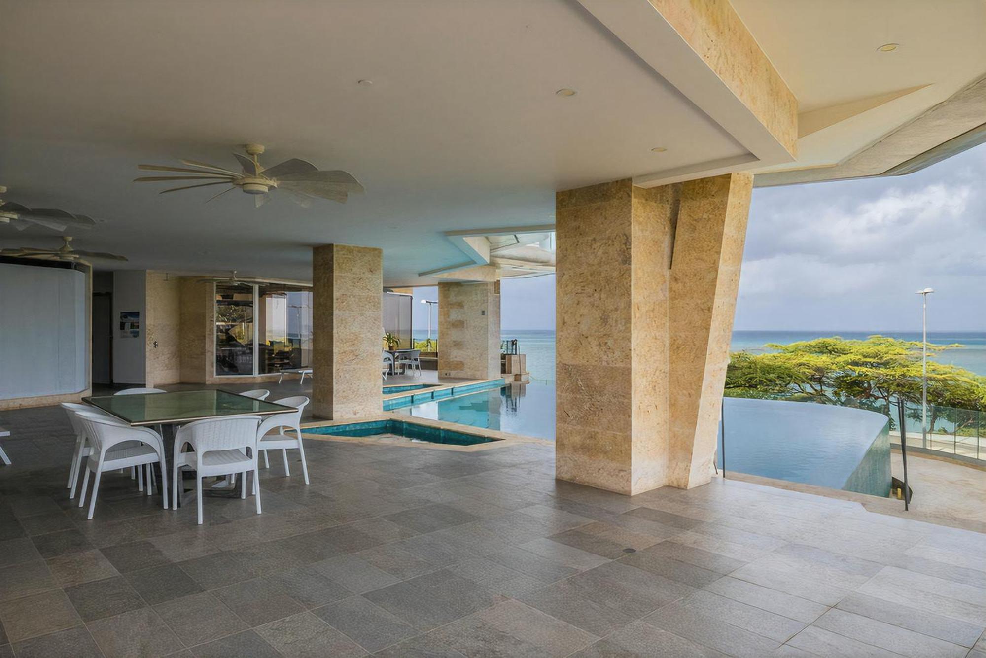 Coral 15: Oceanfront Penthouse With Private Pool And Theater